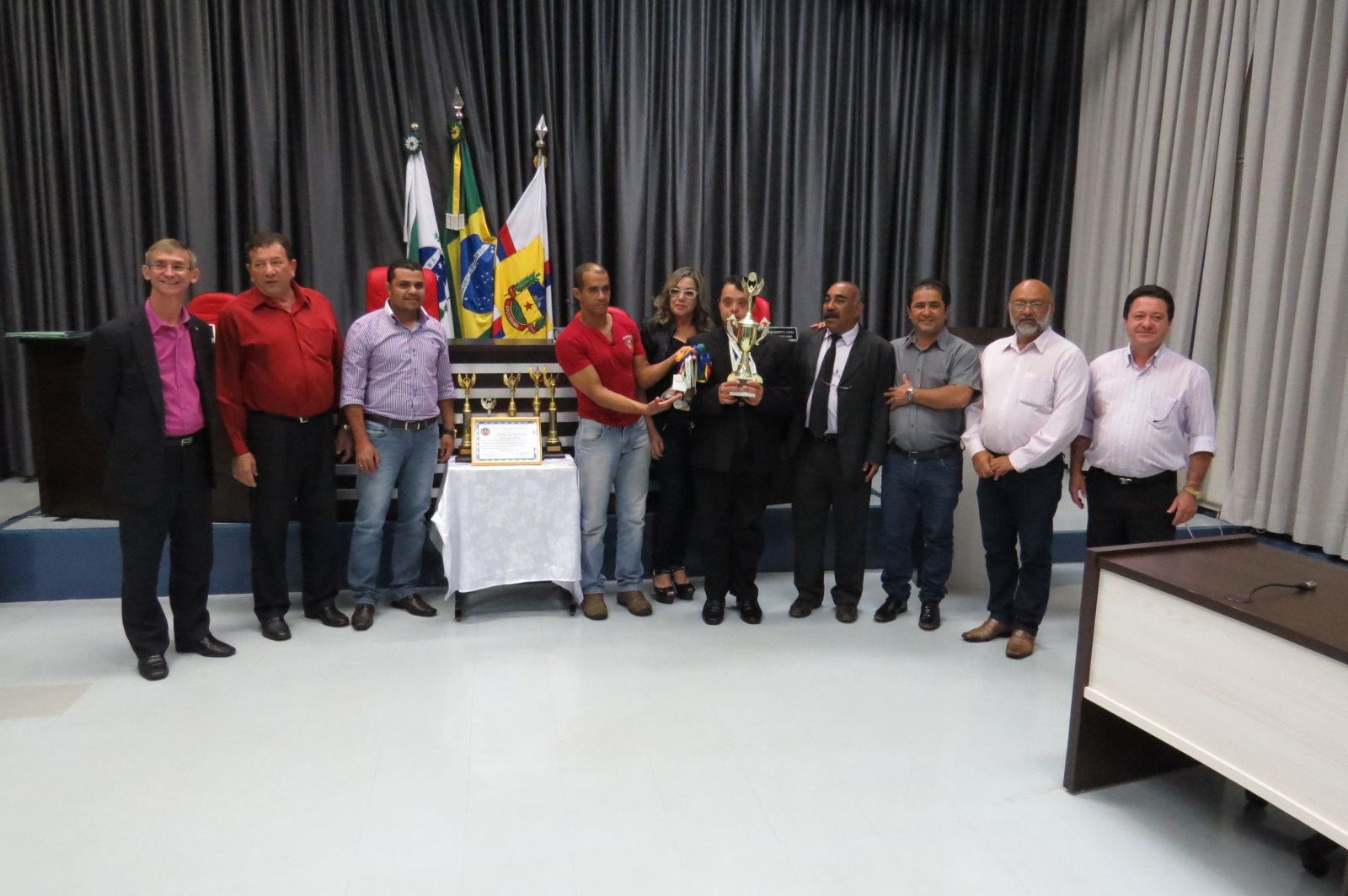 Atleta Jarbas Passos recebe homenagem na Câmara de Apucarana