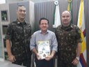 Bertoli recebe novo Comandante do 30º B I Mec