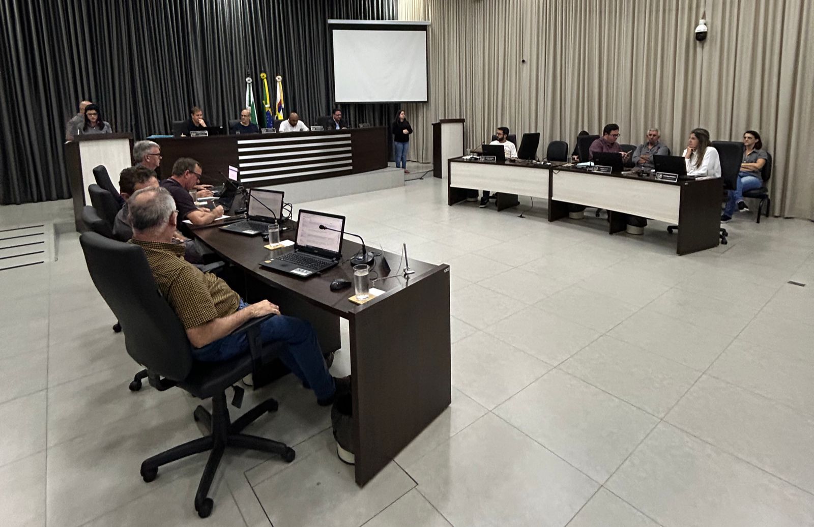 Câmara de Apucarana realiza sessões extraordinárias nesta sexta-feira (3)