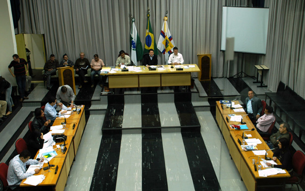 Câmara de Apucarana vota neste sábado(30) os 10% aos servidores em sessão final