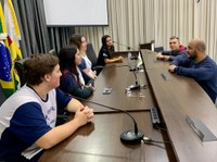 Dirigentes do Grêmio Estudantil do Cerávolo visitam a Câmara
