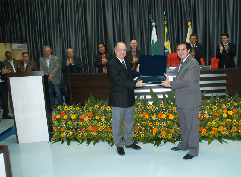 João Elísio é cidadão honorário de Apucarana