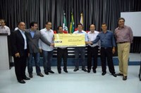 Lupion e Vargas entregam empenho de emenda de R$ 1,4 milhão em Apucarana