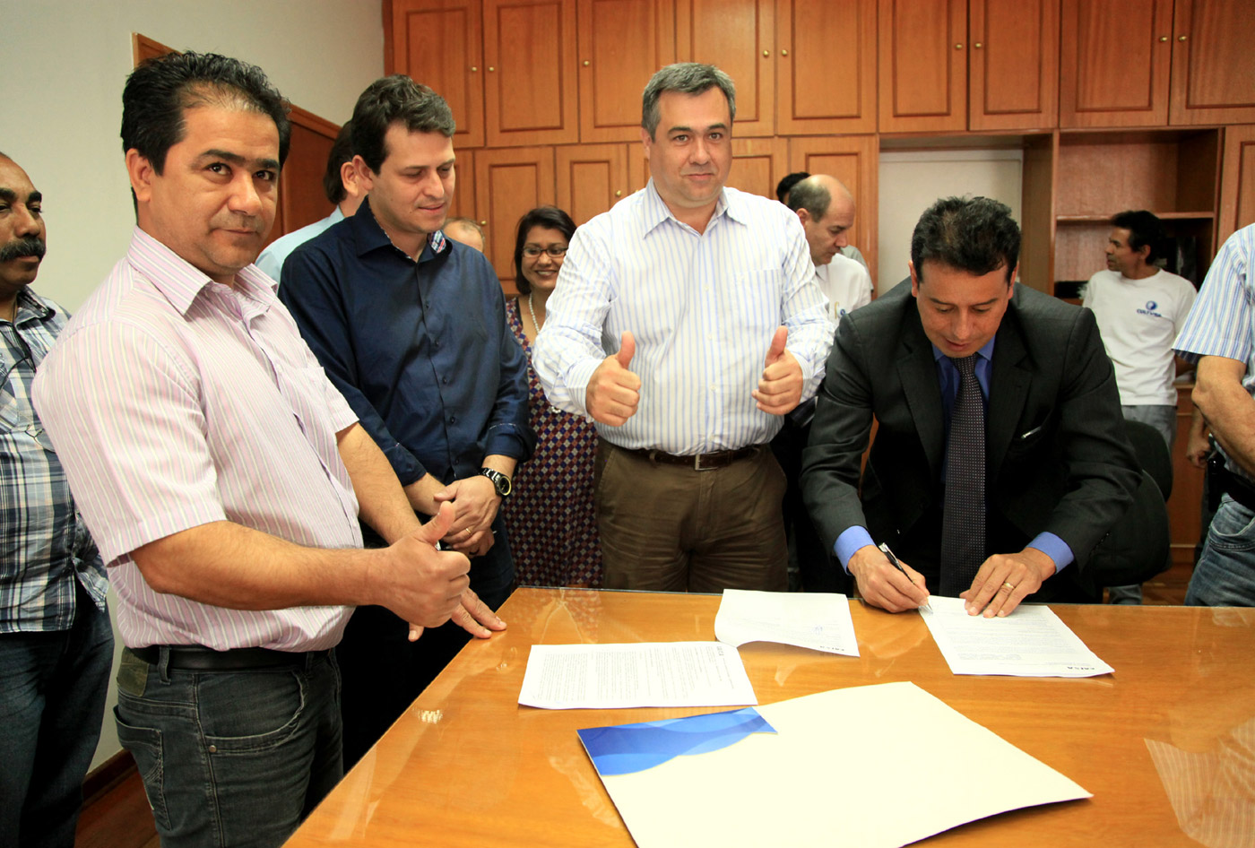 Município e Caixa assinam contrato para o asfalto no “Novo Horizonte”