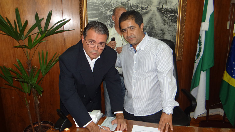 Paulo Farias toma posse na Câmara de Apucarana
