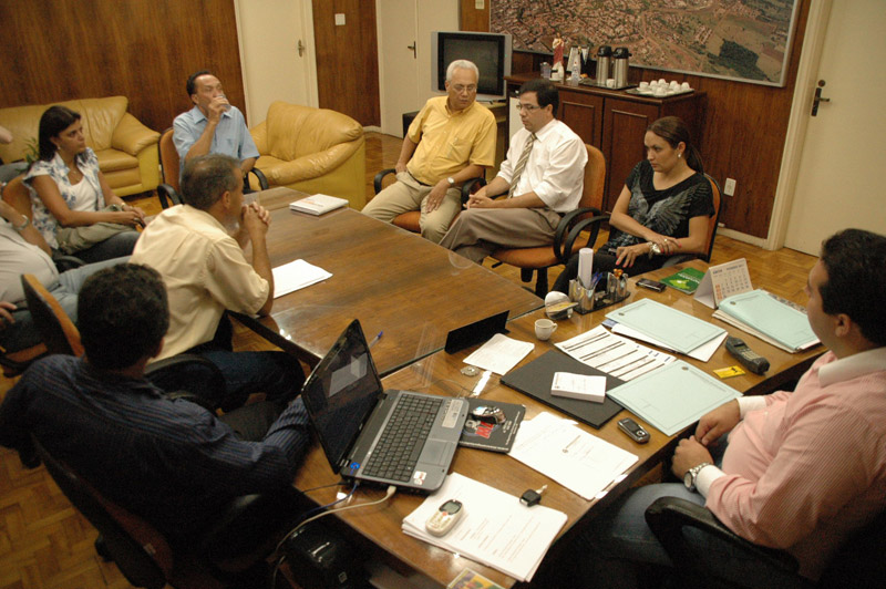 Prefeitura explica aos vereadores desvio em impostos de Apucarana