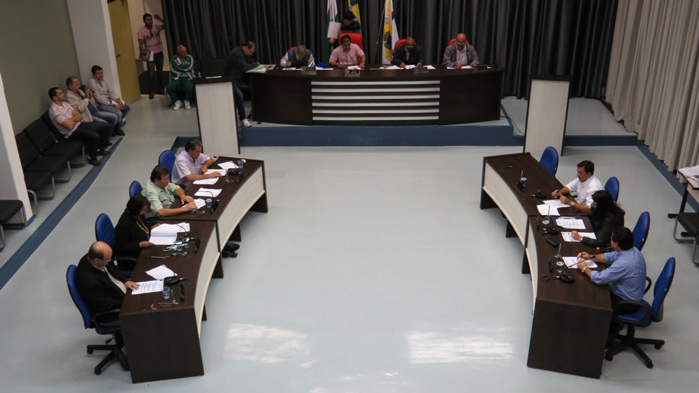 Vereadores decidem pelo afastamento de Alcides Ramos em Apucarana