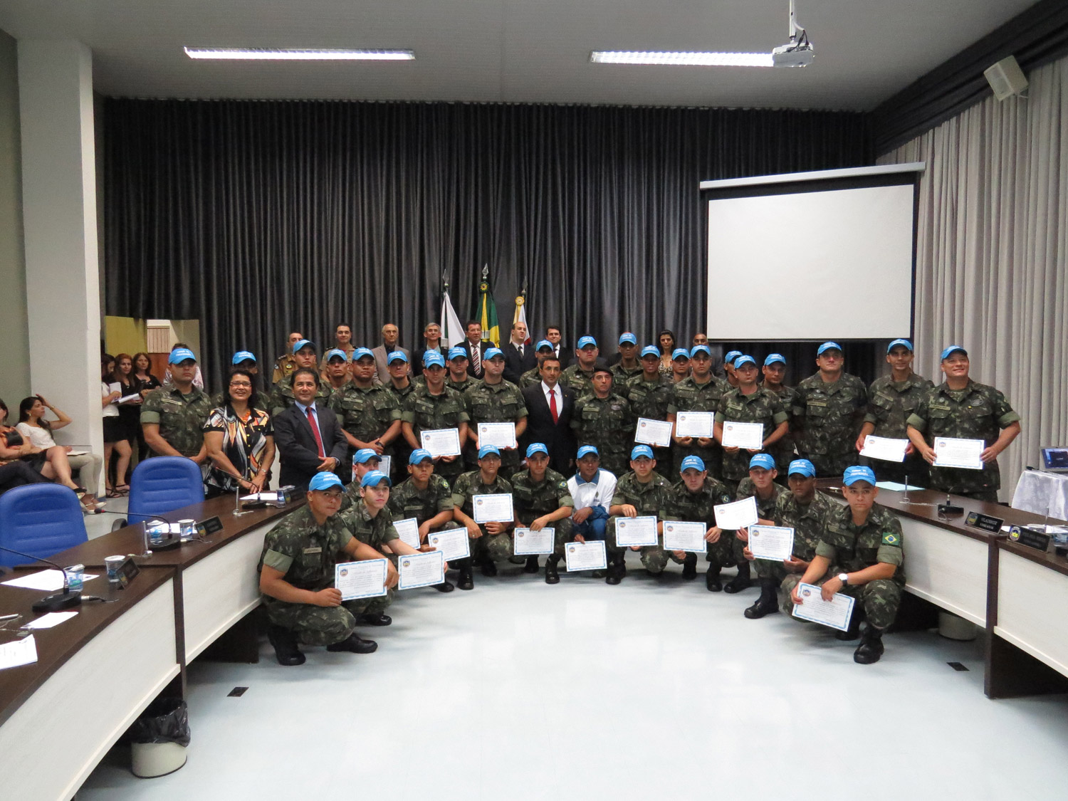 Vereadores homenageiam Exército em Apucarana